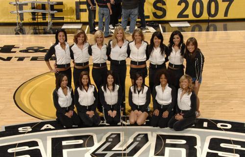 需要一名高 需要一名高